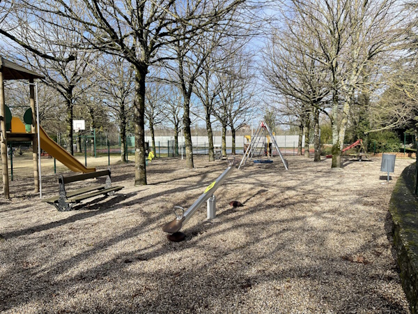 Esplanade jeux enfants La Vacquerie-et-Saint-Martin-de-Castries